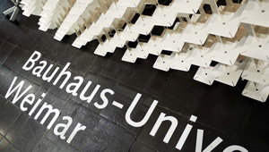 Messestand der Bauhaus-Universität "PappPalast" auf der Lepziger Buchmesse