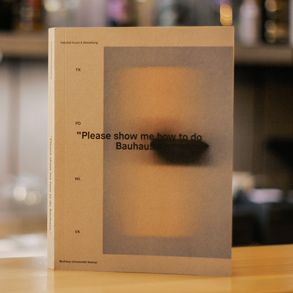 Foto des Covers des aktuellen Jahrbuchs der Fakultät Gestaltung (Foto: Konstantin Wolf)