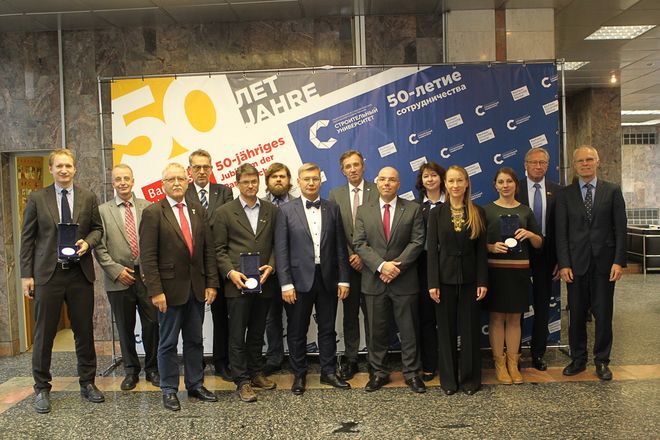 Delegation der Bauhaus-Universität Weimar mit Vertretern der Hochschulleitung der MGSU sowie verschiedenen beteiligten Professorinnen und Professoren der MGSU. Foto: Vjatscheslav Korotichin