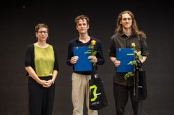 Stipendienfeier 10. Juli 2025, Bauhaus-Startstipendiaten und Prof. Daniela Spiegel (Foto: Thomas Müller) 