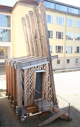 Der Experimentalbau Bauhaus Energy Hub befindet sich auf dem Campus der Bauhaus-Universität Weimar im Innenhof der Coudraystraße 11. Bauhaus-Universität Weimar, Foto: Lia Benetas