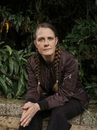 Porträt von Katharina Köhler im Botanischen Garten der Universität Leipzig, aufgenommen von Iona Dutz