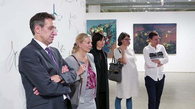Mit dem School of the Arts Institute Chicago (SAIC) verbindet die Bauhaus-Universität Weimar eine langjährige Partnerschaft. Die Delegationsteilnehmer besichtigten am 17. Mai die MFA Show der SAIC-Abschlussarbeiten in der Sullivan Gallery; v.l.n.r.: Pro