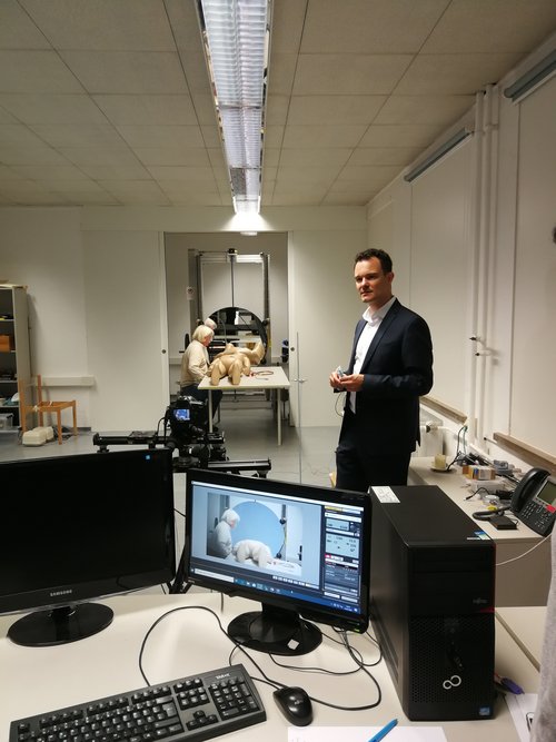 Prof. Conrad Völker and profiler Axel Petermann in the Schlieren Laboratory