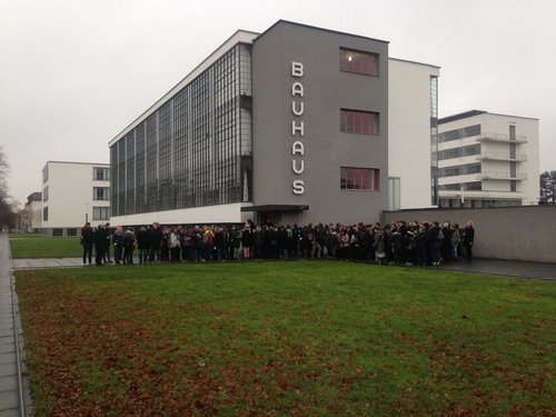 Exploring Bauhaus History: a group of 150 students from the Bauhaus-Universität Weimar visited Bauhaus buildings in Dessau. (Photo: Luise Nerlich)