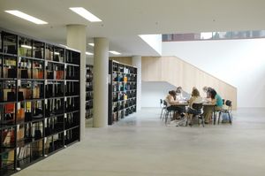 Untergeschoss der Universitätsbibliothek (Foto: Nathalie Mohadjer)