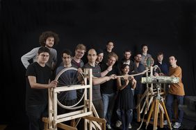Studierende der MediaArchitecture und der Medieninformatik setzen das Projekt um. (Bild: Tobias Adam)