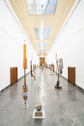 Ausstellungsansicht »BASIC INSTINCTS« im MDR-Funkhaus