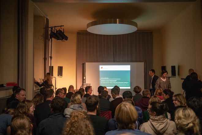 Foto vom Eröffnungsvortrag der Gastprofessur mit Prof. Dr. Judith Simon.