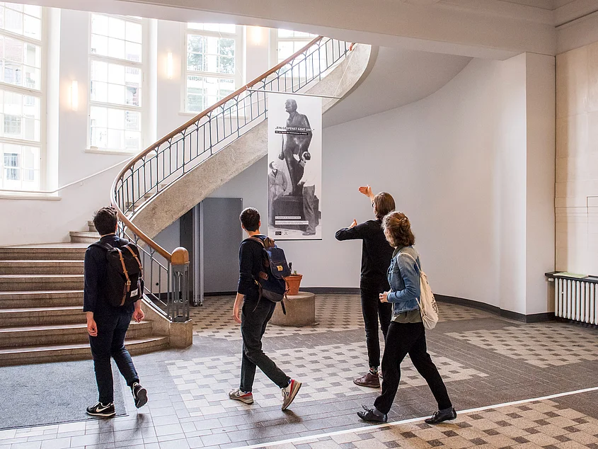 Treppenaufgang Hauptgebäude, Foto: Thomas Müller