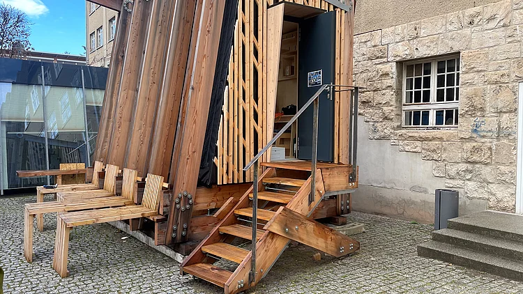 Bauhaus Energy Hub mit neuem Treppengeländer