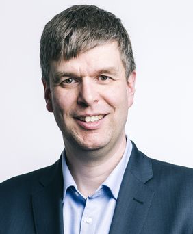 Zum 1. Oktober 2019 wurde Prof. Dr. Mark Jentsch zum Professor für Energiesysteme an die Fakultät Bauingenieurwesen der Bauhaus-Universität Weimar berufen. (Foto: Guido Werner) Zum 1. Oktober 2019 wurde Prof. Dr. Mark Jentsch zum Professor für Energiesysteme an die Fakultät Bauingenieurwesen der Bauhaus-Universität Weimar berufen. (Foto: Guido Werner)