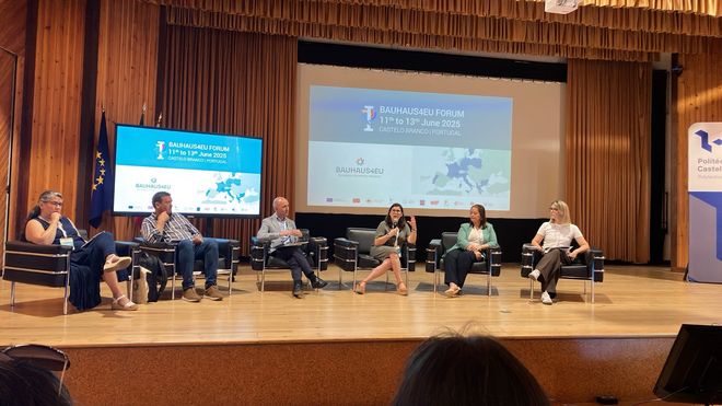 Zum Abschluss des ersten Tages wurden die Ergebnisse der Workshops mit den regionalen Partner*innen zusammengefasst. Foto: Lena-Marie Euba