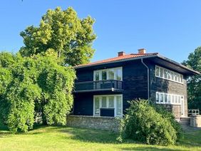 Das Bild zeigt die Außenansicht des Neufert Hauses.