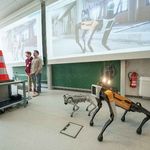 Besonderes Highlight für die Kinder waren die Roboterhunde der Professur Baubetrieb und Bauverfahren. Bauhaus-Universität Weimar, Foto: Maik Schuck