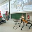 Besonderes Highlight für die Kinder waren die Roboterhunde der Professur Baubetrieb und Bauverfahren. Bauhaus-Universität Weimar, Foto: Maik Schuck