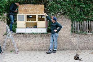 Schenken statt Verkaufen: In der Jahnstraße 11 können Menschen mitgebrachte Dinge verschenken. (Bild: Marcus Glahn)