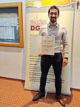 © Silke Beinersdorf (EDAC) NHRE-Absolvent Daniel Agudelo erhielt den DGEB-Nachwuchsförderpreis 2023. Foto: Bauhaus-Universität Weimar, Silke Beinersdorf