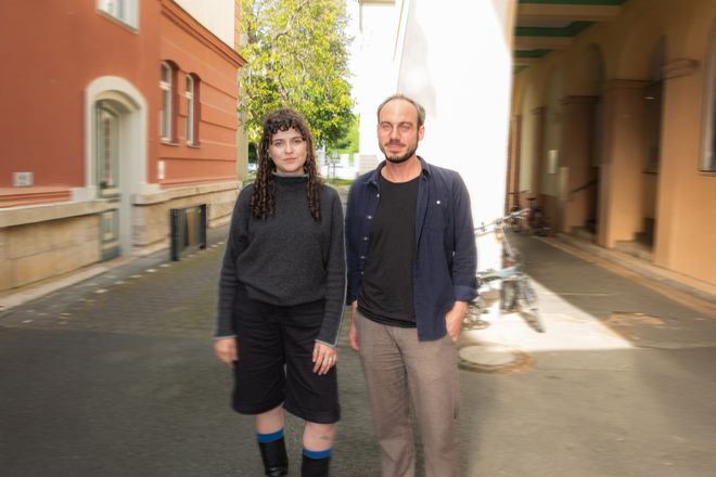 Porträt von Giuliana Marmo (links) und Martin Leibinger vom Projekt »Biennal of Care«