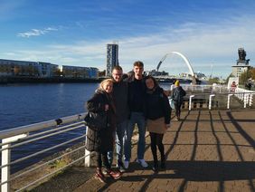 Auf dem Weg zum Konferenzzentrum in Glasgow: (v.l.) Isabell Lange, Dominik Heigener, Kaspar Brandt und Nele Mangels.