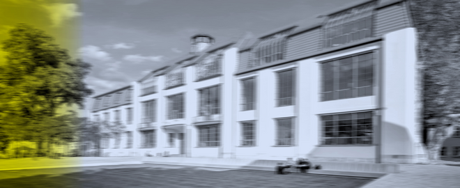 Hauptgebäude der Bauhaus-Universität Weimar, grafisch verfremdet in Graustufen mit Unschärfen