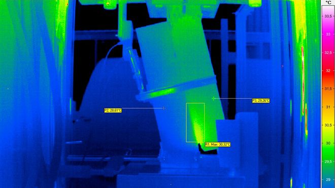 Thermografiebild der Erwärmung eines Holz-Beton-Verbund-Probekörpers im zyklischen Schubversuch Thermografiebild der Erwärmung eines Holz-Beton-Verbund-Probekörpers im zyklischen Schubversuch