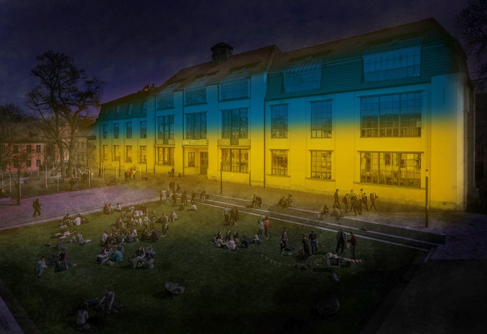 Die Bauhaus-Universität Weimar zeigt sich solidarisch mit der Ukraine. (Foto: Thomas Müller, Bildbearbeitung: Universitätskommunikation)