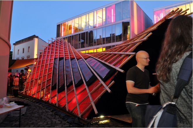 Scrennhaus.SOLAR im Innenhof. Foto: Tobias Adam
