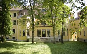 Außenansicht des ehemaligen Palais Dürckheim, in dem die Fellows des IKKM von 2008 bis 2020 forschten (Bild: IKKM | Bauhaus-Universität Weimar)