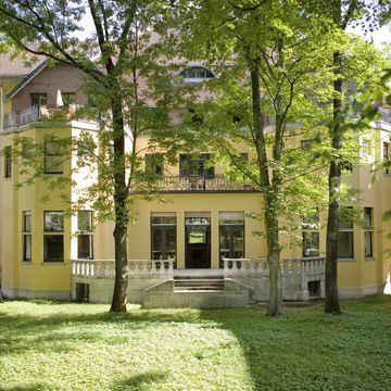 Außenansicht des ehemaligen Palais Dürckheim, in dem die Fellows des IKKM von 2008 bis 2020 forschten (Bild: IKKM | Bauhaus-Universität Weimar)