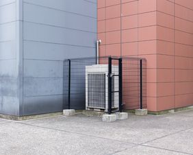 Louis De Belle: Ordinary Backdrops
