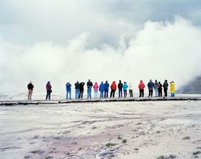 Philotheus Nisch, People watching big things, 2013, Print auf Barytpapier, Auflage 5+2, Größen variabel
