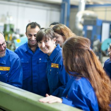 Die Betreuung von internationalen Studierenden gehört in den Werkstätten der Bauhaus-Universitäten Weimar zur Tagesordnung. Das Projekt admINT möchte eine bessere Verständigung im Umgang miteinander erreichen. (Foto: Hamish John Appleby)