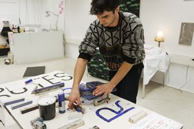 Student in der Werkstatt