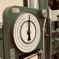 Elektromechanische Prüfmaschine 25 kN