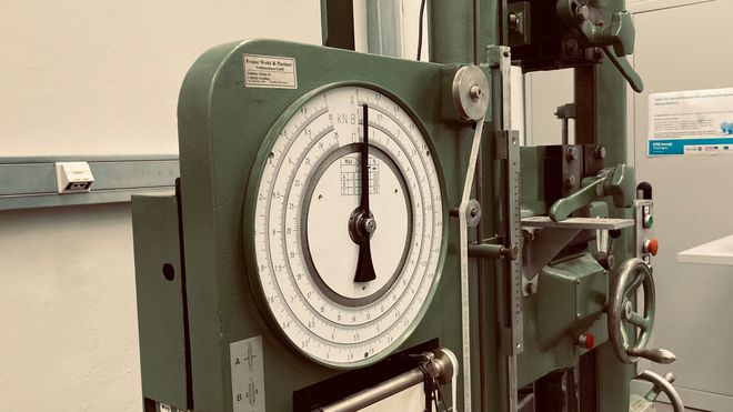Elektromechanische Prüfmaschine 25 kN