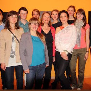 Bild (Quelle: Christoph Eder, Fakultät Medien): v.l.n.r.: Duc Ngo Ngoc, Michaela Honauer, Robert Sawallisch, Maike Mia Höhne, Clemens Beier, Dr. Renate Jurzik, Andrea Augsten, Anke Trojan, Katrin Steiger, Sylvia Rohr, Claudia Laade (Merkur Bank) Bild (Quelle: Christoph Eder, Fakultät Medien): v.l.n.r.: Duc Ngo Ngoc, Michaela Honauer, Robert Sawallisch, Maike Mia Höhne, Clemens Beier, Dr. Renate Jurzik, Andrea Augsten, Anke Trojan, Katrin Steiger, Sylvia Rohr, Claudia Laade (Merkur Bank)