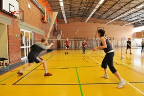 Den Mitarbeiterinnen und Mitarbeitern der Bauhaus-Universität Weimar wird zum 2. Tag der Gesundheit ein vielfältiges Sportprogramm geboten. (Foto: Hamish John Appleby) Den Mitarbeiterinnen und Mitarbeitern der Bauhaus-Universität Weimar wird zum 2. Tag der Gesundheit ein vielfältiges Sportprogramm geboten. (Foto: Hamish John Appleby)