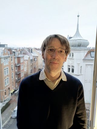 Porträt von Jun.-Prof. Grischa Bertram.