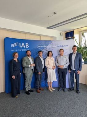 Dr. Ulrike Kuch (Bauhaus-Universität Weimar), Michael Hose (MdB), Robert Fetter (IAB), Colette Boos-John (Thüringer Wirtschaftsministerin), Lennart Geibert (MdL), Prof. Peter Benz (Bauhaus-Universität Weimar). Foto: Luise Ziegler, Bauhaus-Universität Weimar