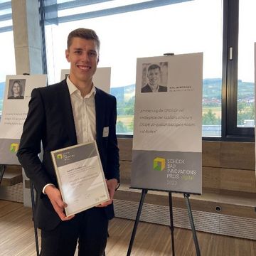 Absolvent Jan Lüning wurde mit dem ersten Platz des Schöck BAU-Innovationspreis_digital geehrt. Foto: Professur Baubetrieb und Bauverfahren. 