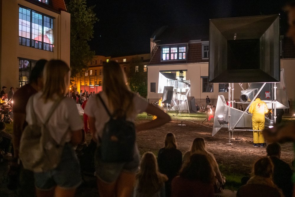 »WOHNUNG EINHUNDERT« Performance im Rahmen des Kunstfestes 2019