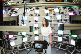 Das summaery-Motto »prompt‽« ist eine Einladung an alle interessierten Gäste, die Projekte der Universität im Spannungsfeld von Technik, Gestaltung, Wissenschaft und Gesellschaft zu entdecken. Ein Highlight ist die OPEN LAB NIGHT der Fakultät Medien am Freitag. Bauhaus-Universität Weimar, Foto: Thomas Müller Das summaery-Motto »prompt‽« ist eine Einladung an alle interessierten Gäste, die Projekte der Universität im Spannungsfeld von Technik, Gestaltung, Wissenschaft und Gesellschaft zu entdecken. Ein Highlight ist die OPEN LAB NIGHT der Fakultät Medien am Freitag. Bauhaus-Universität Weimar, Foto: Thomas Müller