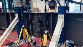 Elektromechanische Messsysteme am Beulfeld in Trägermitte