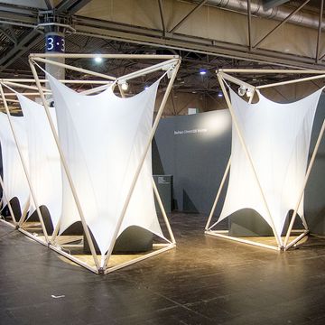 Die Bauhaus-Universität Weimar lädt auch 2016 auf der Leipziger Buchmesse an ihrem Stand »Gespannt Verdreht« zum Verweilen ein. Quelle: Bauhaus-Universität Weimar, Foto: Torsten Müller