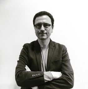 Simon Wachsmuth lehrt derzeit im Studiengang Freie Kunst an der Fakultät Gestaltung der Bauhaus-Universität Weimar (Foto: Marta Herford)
Simon Wachsmuth lehrt derzeit im Studiengang Freie Kunst an der Fakultät Gestaltung der Bauhaus-Universität Weimar (Foto: Marta Herford)