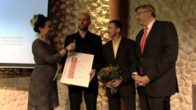 Für seinen Fernsehbeitrag »Mit Guido Kunze von Mühlhausen nach China« erhielt Medienkunst/Mediengestaltungs-Student Steven Mehlhorn den Thüringen-Preis beim »Rundfunkpreis Mitteldeutschland 2013 – Fernsehen«. (Bild: Olaf Nenninger)