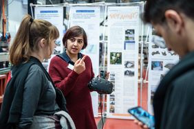 Unter Einsatz von Virtual Reality, Augmented Reality und einem Lernmanagementsystem werden realistische Szenarien von Großversuchen im Bereich Wind, Feuer und Erdbeben abgebildet. Bauhaus-Universität Weimar, Foto: Thomas Müller Unter Einsatz von Virtual Reality, Augmented Reality und einem Lernmanagementsystem werden realistische Szenarien von Großversuchen im Bereich Wind, Feuer und Erdbeben abgebildet. Bauhaus-Universität Weimar, Foto: Thomas Müller