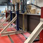 Im Versuchsstand eingebauter Träger mit Gabellagern