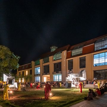 »WOHNUNG EINHUNDERT« ©Kunstfest Weimar, Fotograf: Thomas Müller »WOHNUNG EINHUNDERT« ©Kunstfest Weimar, Fotograf: Thomas Müller